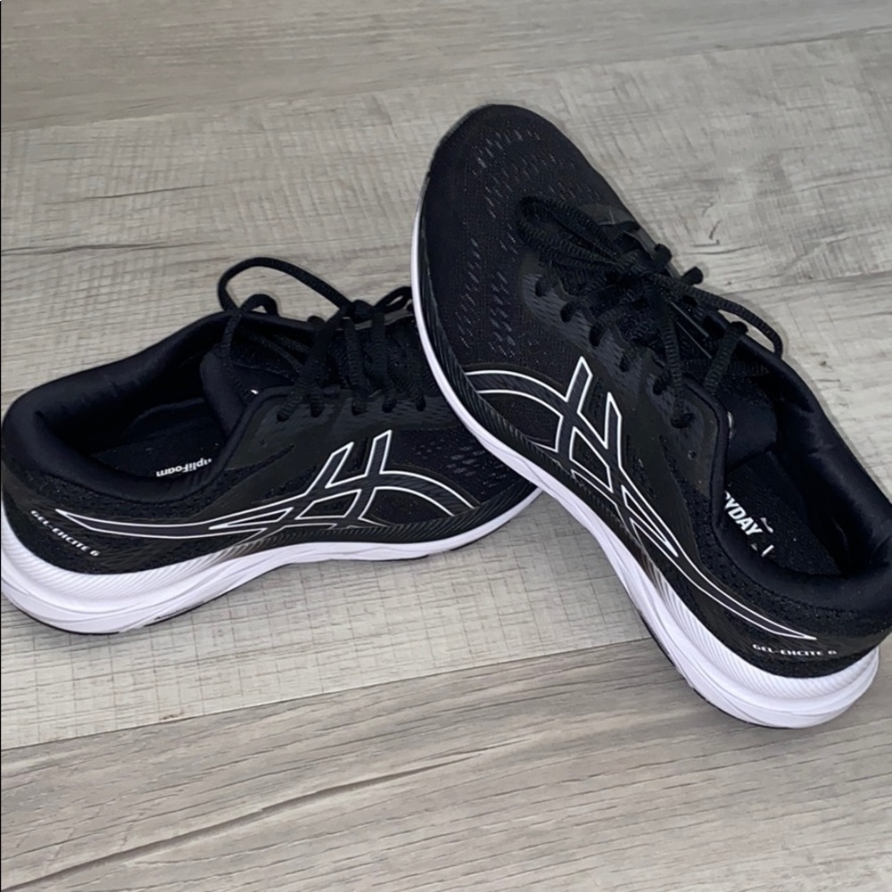 Black asics everyday comfort shoes
